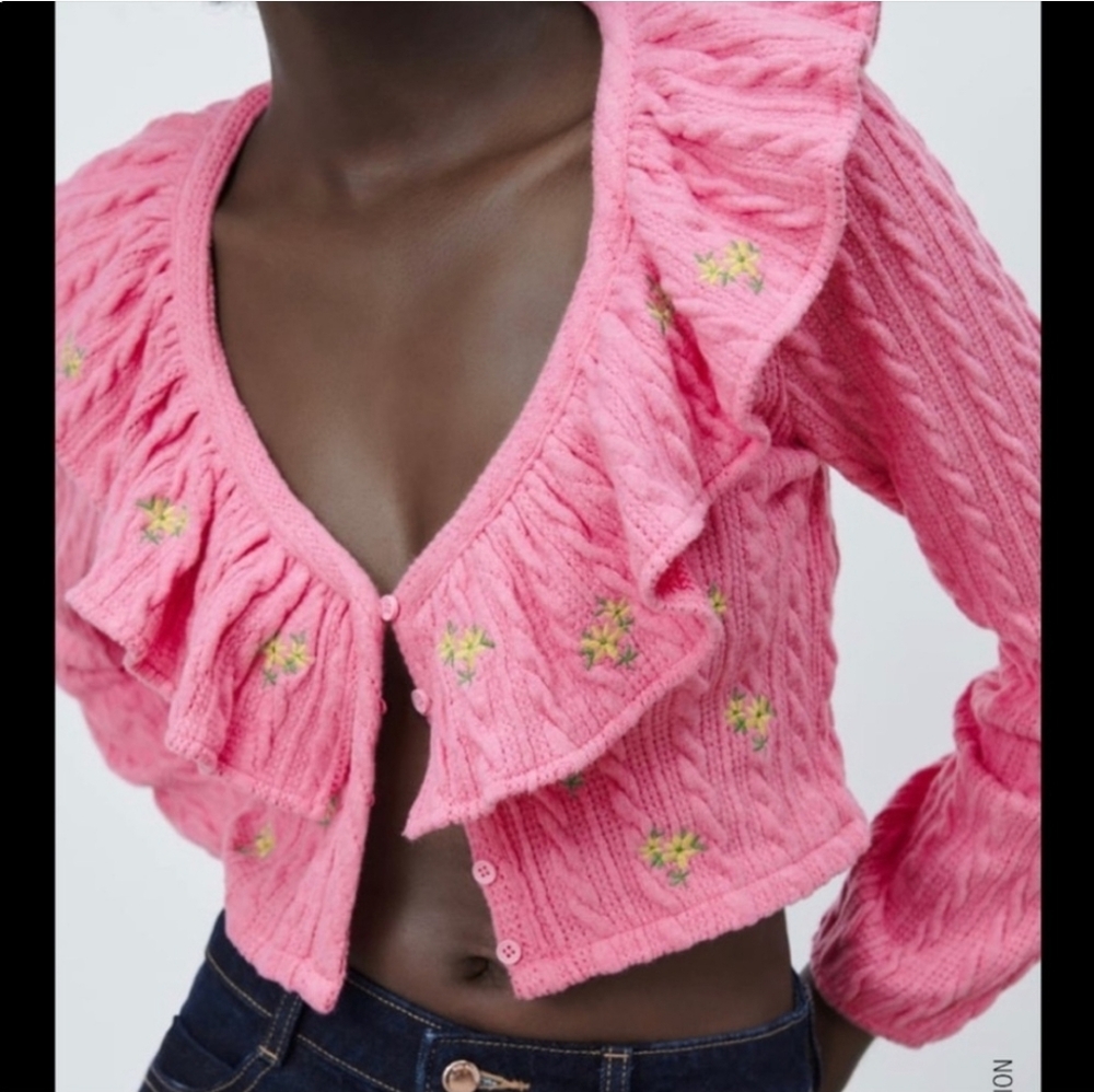 ZARA Ruffle Front Cable Knit Cropped Cardigan Pink Embroidered Floral RARE NWT - Picture 3 of 9